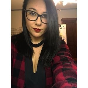 Meet your Posher, Kayla